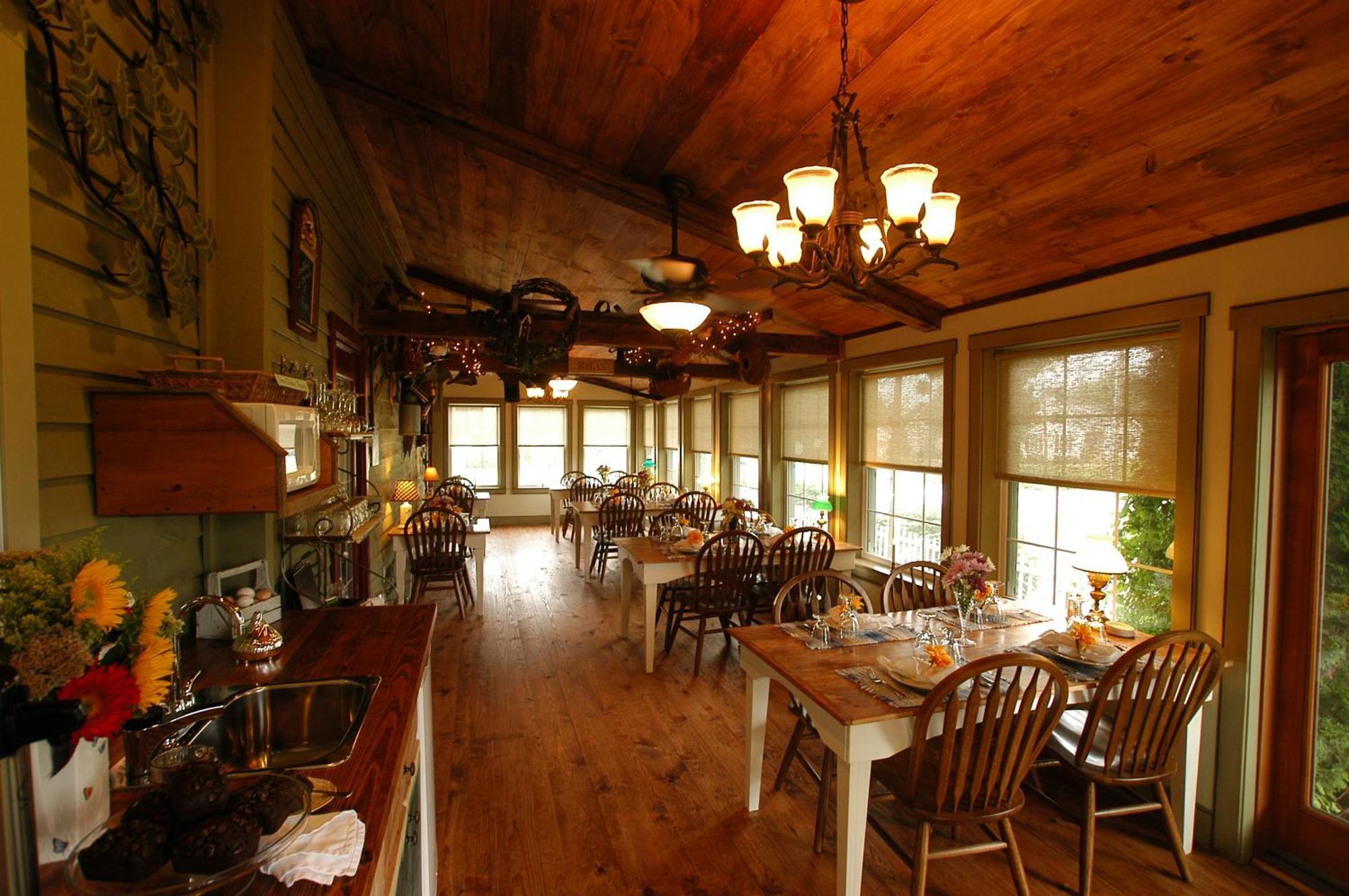 1825 Inn Bed And Breakfast Palmyra Restaurant photo